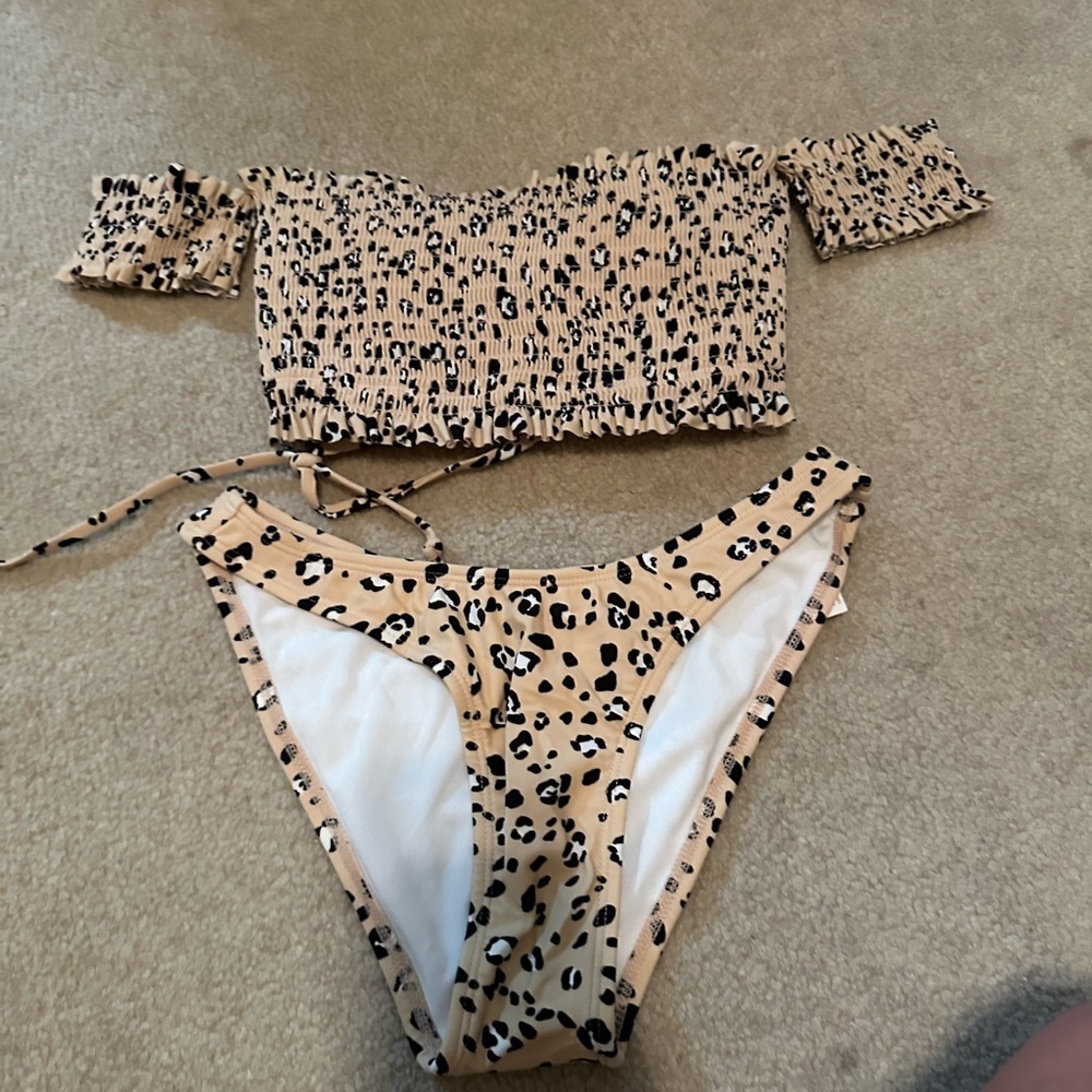 Xhiliration NWT Womens Cheetah Print Bikini set Size Small
